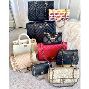 𝐂𝐇𝐀𝐍𝐄𝐋 𝐂𝐎𝐋𝐋𝐄𝐂𝐓𝐈𝐎𝐍 FOR SALE 🥰